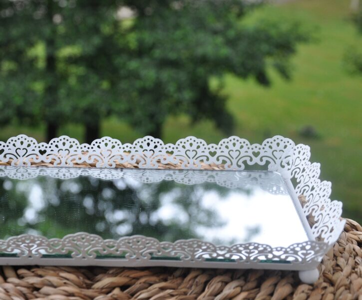 Spogulis, sveču paliktnis ar baltu maliņu